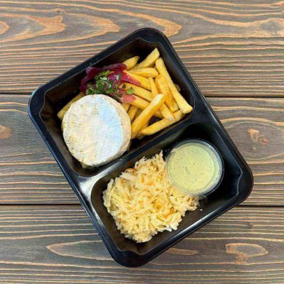 Camembert/ frytki/ surówka/ sos ziołowy